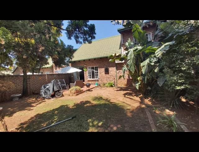 3 BEDROOM TOWNHOUSE FOR SALE IN GLEN MARAIS